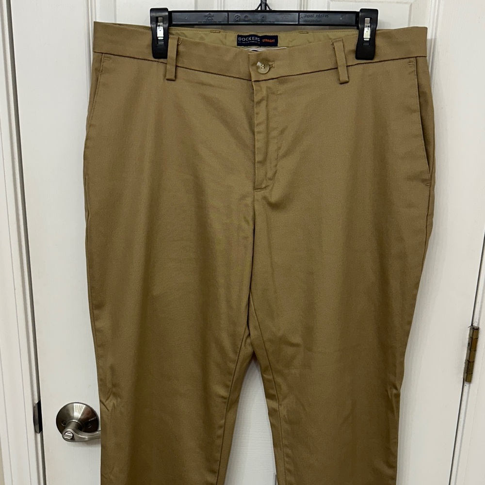 Dockers Men's Straight Fit Chino Pants - Khaki Tan